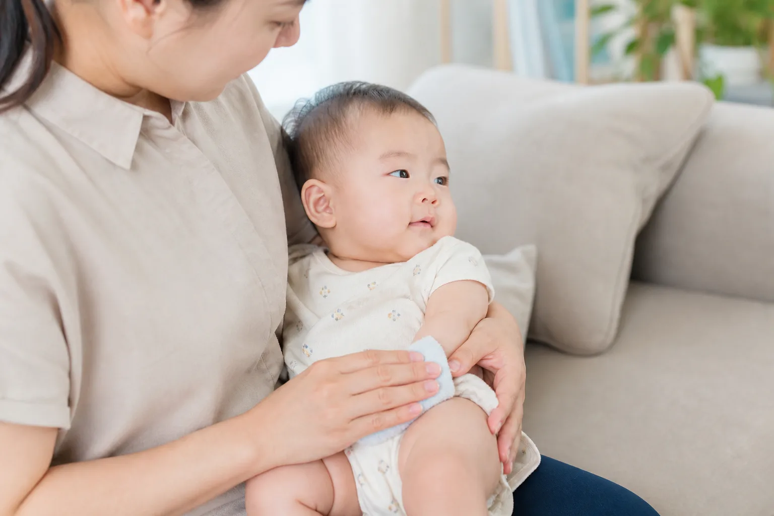 Photorealistic real-life scene with a parent, baby, and care team illustrating when to call after baby vaccination