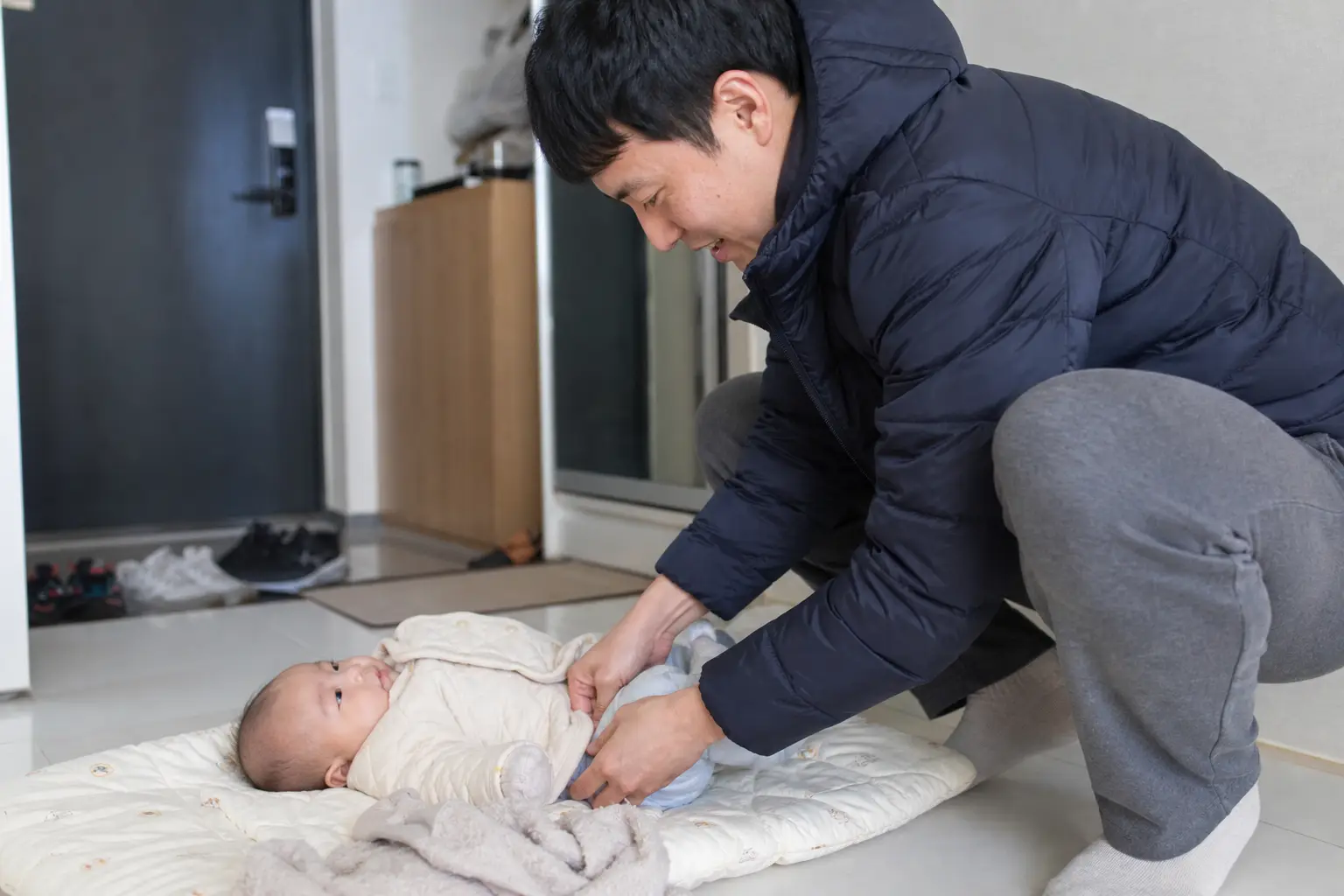 Light layers are easier to adjust across changing temperatures.